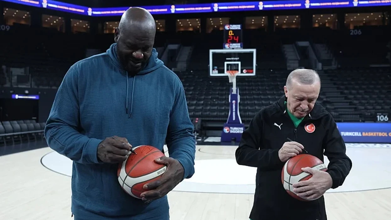 Recep Tayyip Erdogan priti Shaquille O'Neal, shkëmbyen edhe dhurata