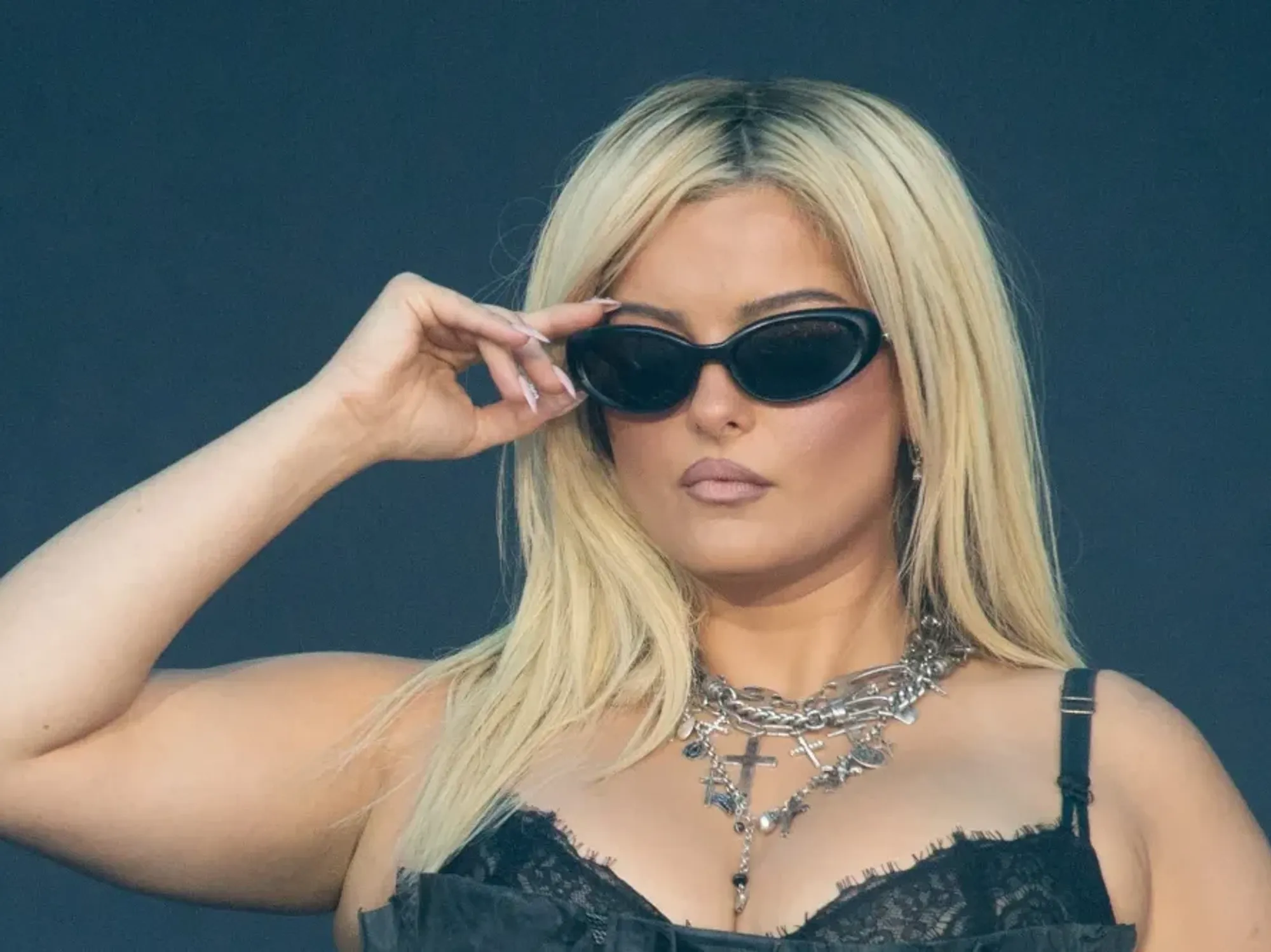 Bebe Rexha nënshkruan partneritet me label-in e ri "Empire", premton një vit të zjarrtë në muzikë Bebe Rexha nënshkruan partneritet me label-in e ri