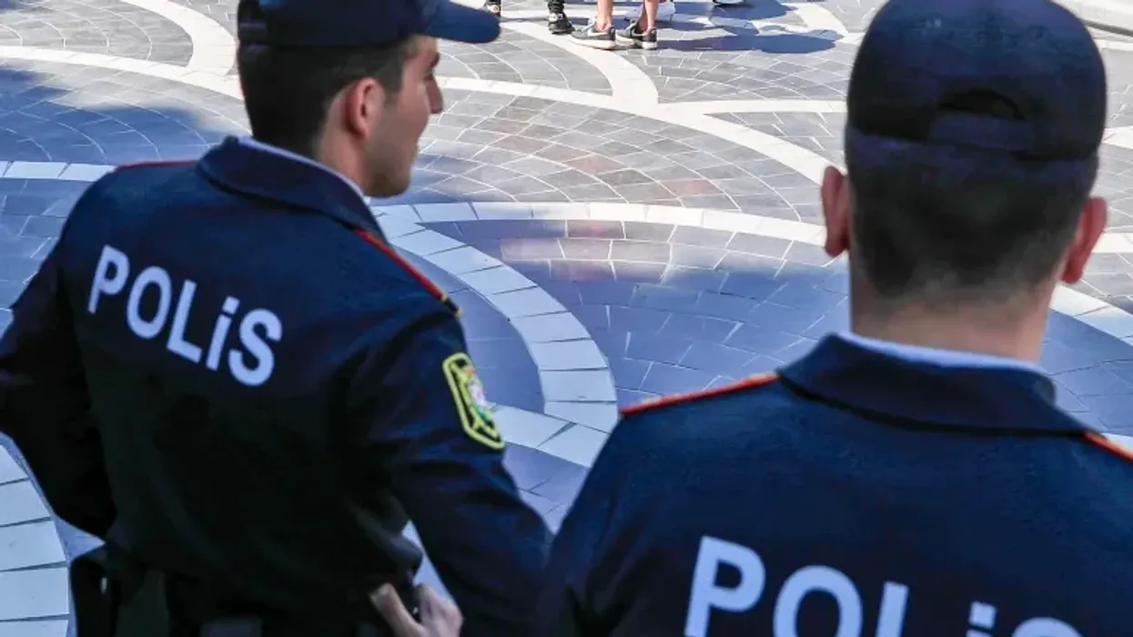 Azerbajxhani arreston tre persona për sulm të planifikuar ndaj ambasadës në Baku Azerbajxhani arreston tre persona për sulm të planifikuar ndaj ambasadës në Baku