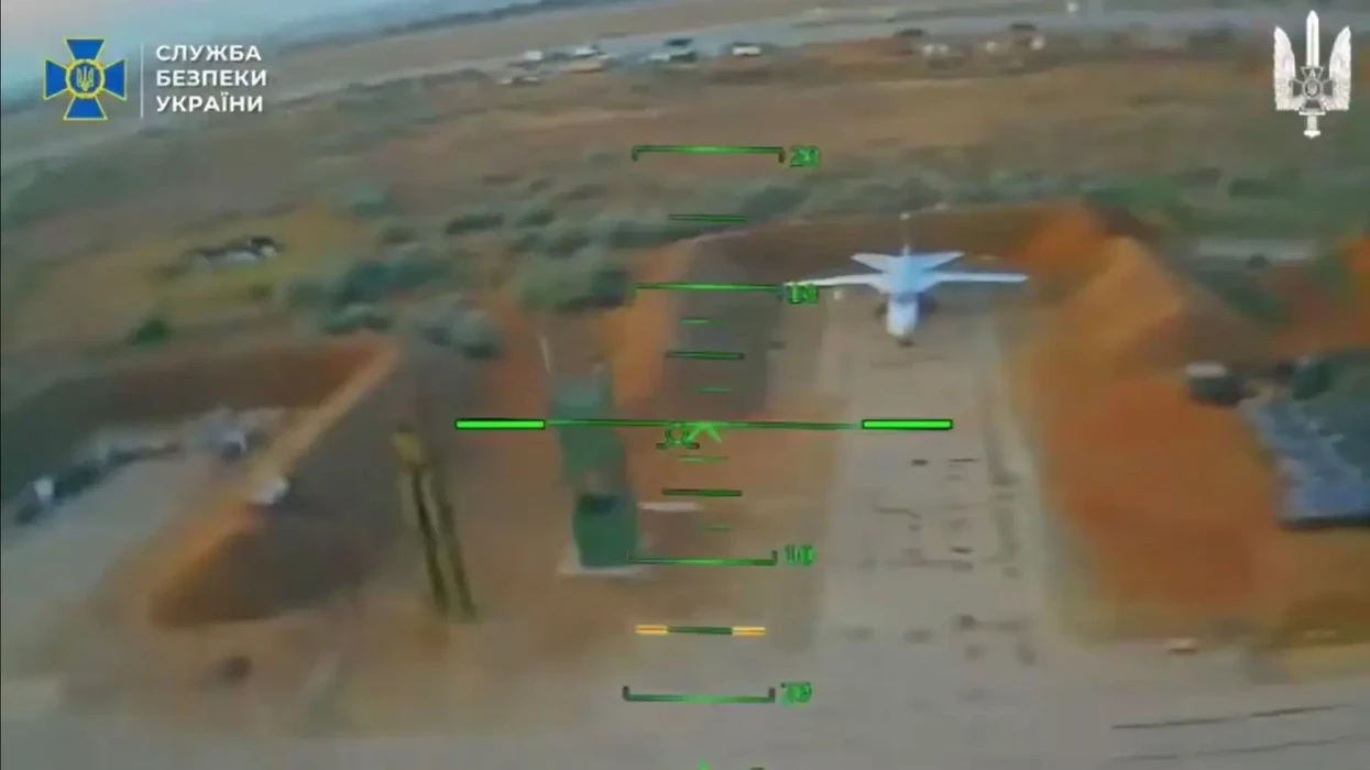 Ukraina publikon videon me goditjet më të mëdha të sulmeve me dronë të vitit 2025 mbi objektivat ruse