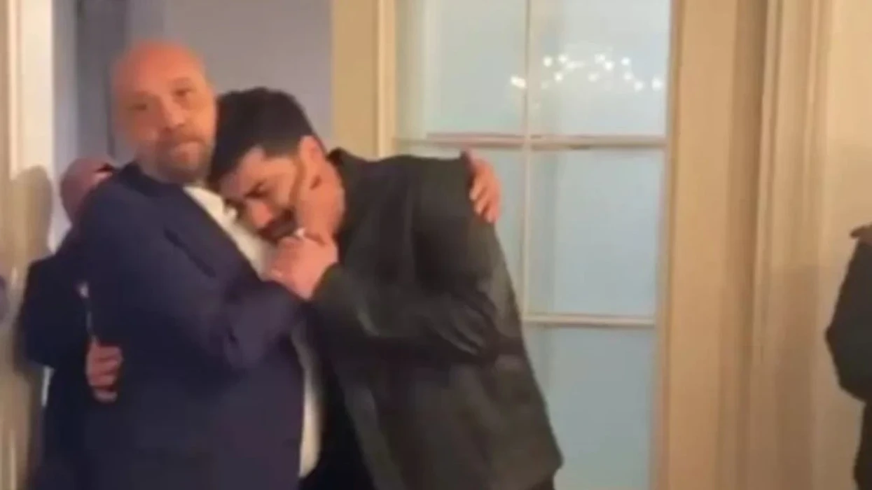 Rezultoi pozitiv në testin për drogë, aktori Dogukan Gingor qan me dënesë pasi largohet nga seriali “Kizilcik Serbeti”