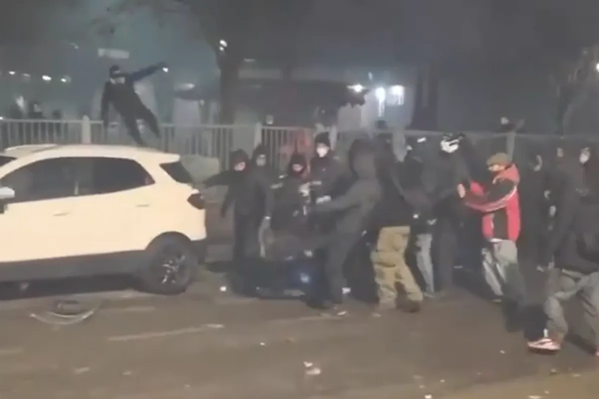 Trazira në Torino pas mbylljes së një qendre kulturore, publikohen pamje të përleshjeve Trazira në Torino pas mbylljes së një qendre kulturore, publikohen pamje të përleshjeve