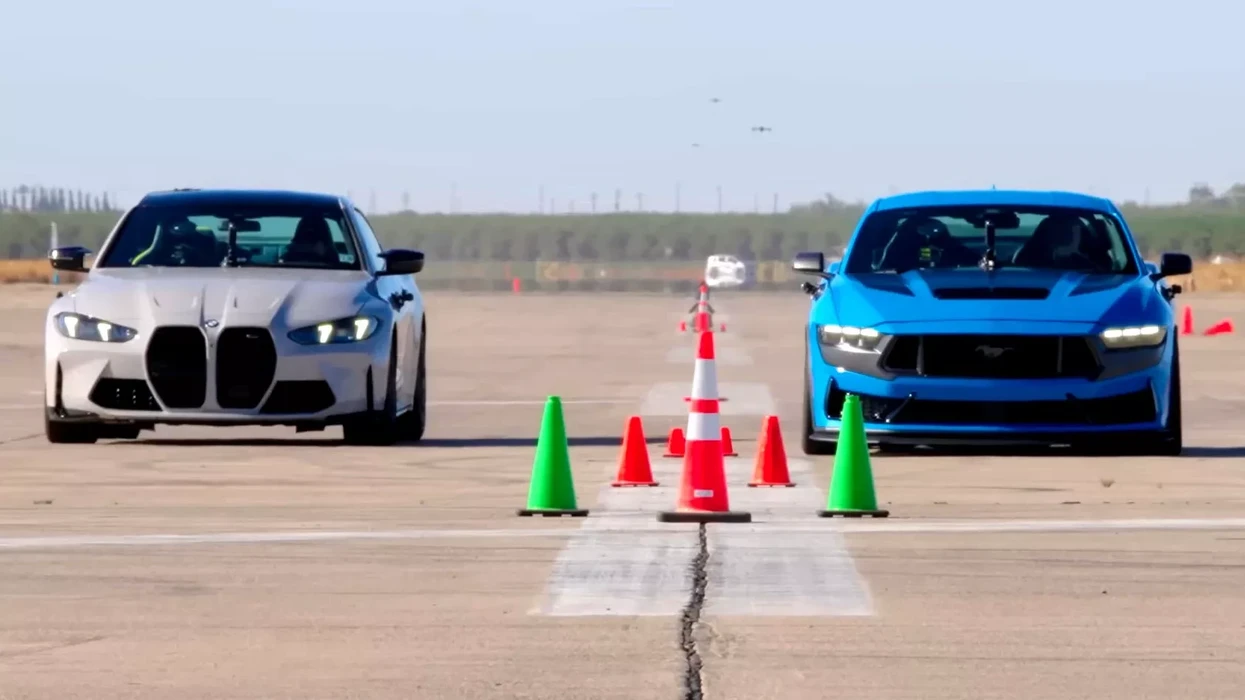 BMW M4 Competition dhe Ford Mustang Dark Horse matin forcat