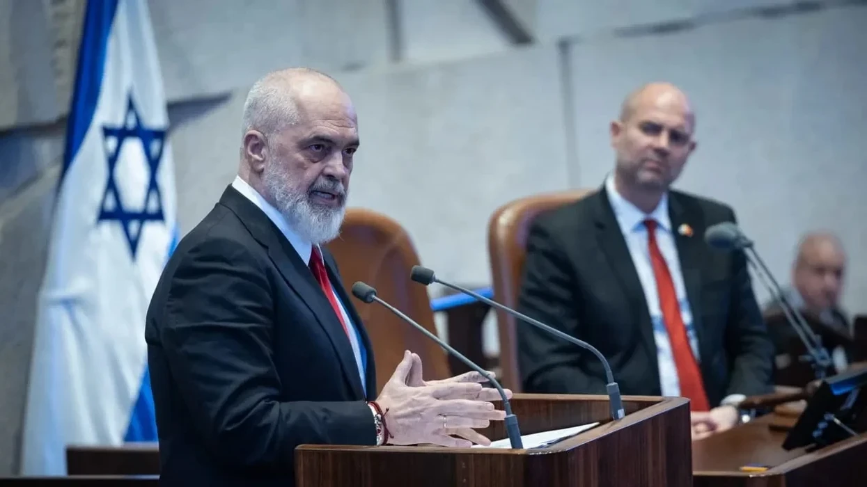 “Antisemitizmi kërcënon gjithë njerëzimin”, Rama: Vuajtjet e palestinezëve janë reale dhe zemërthyese