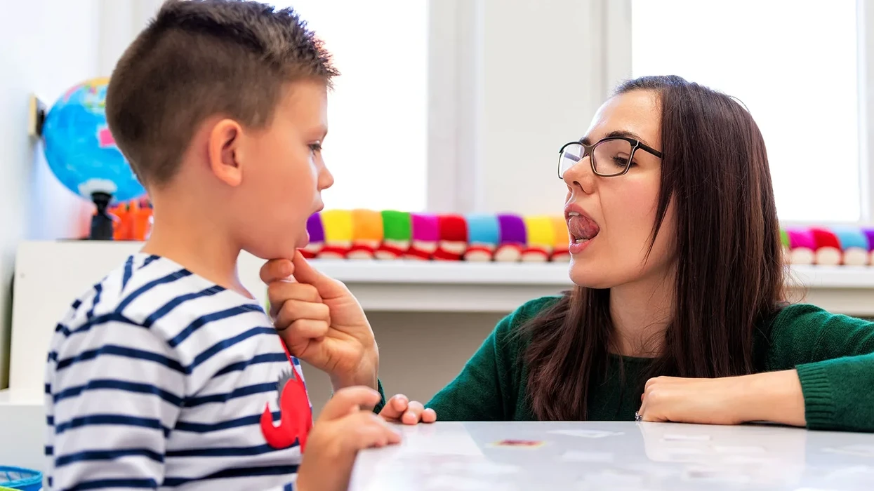 Dizartria mund të jetë zhvillimore ose e fituar: Çfarë ndodh nëse nuk trajtohet?