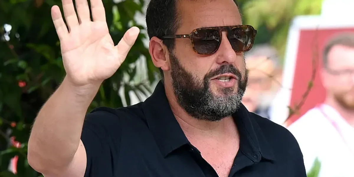 Adam Sandler flet pas mos-nominimit në çmimet 'Oscars' sivjet: Nuk rri dhe nuk mendoj shumë për këtë Adam Sandler flet pas mos-nominimit në çmimet 'Oscars' sivjet: Nuk rri dhe nuk mendoj shumë për këtë