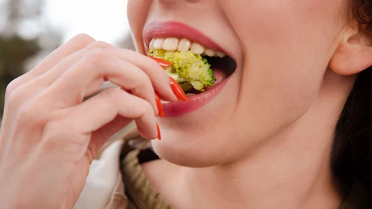 Ushqimet që ju ndihmojnë të eliminoni nikotinën nga trupi juaj, pastroni trupin tuaj