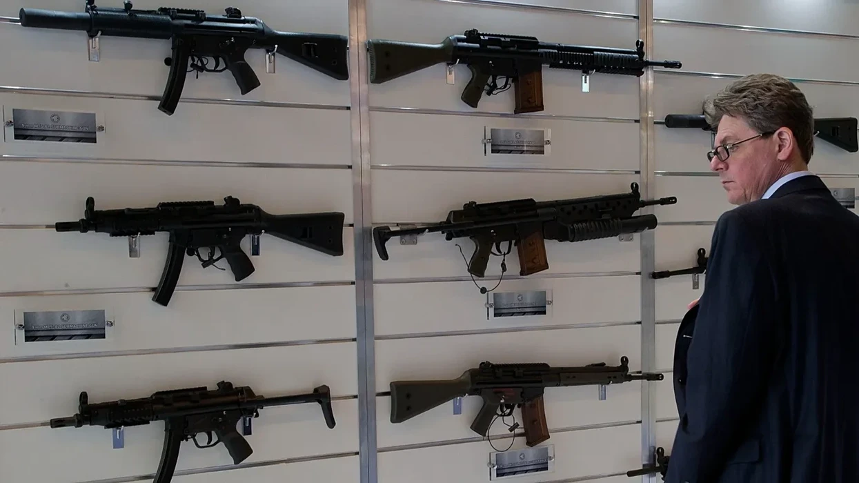 Si po i vë në provë shtytja e mbrojtjes e Evropës rregullat ekzistuese të eksportit të armëve