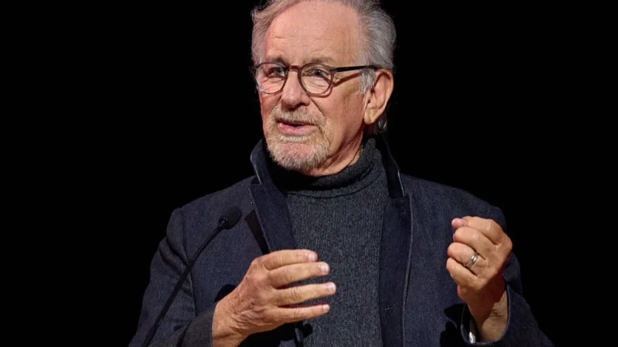 Steven Spielberg dhe gruaja e tij dhurojnë 25,000 dollarë për familjen e James Van Der Beek