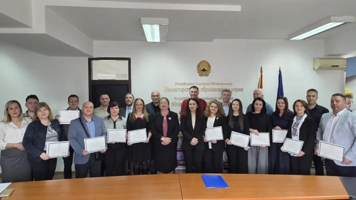 MASH: U certifikuan 19 këshilltarë për arsim joformal dhe 20 vlerësues nga Qendrat rajonale për arsim profesional dhe trajnim MASH: U certifikuan 19 këshilltarë për arsim joformal dhe 20 vlerësues nga Qendrat rajonale për arsim profesional dhe trajnim