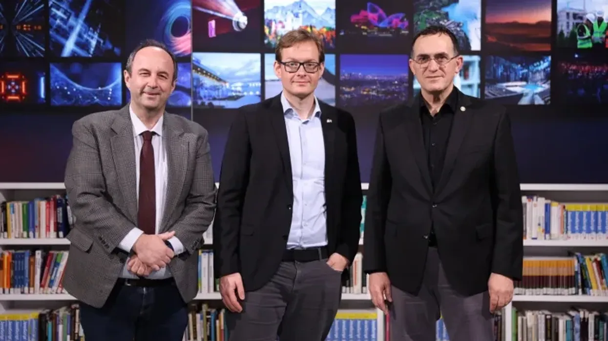 Zëvendës shefi i Misionit të Ambasadës Gjermane dhe OEGJK vizitojnë Qytetin e Mençur të UBT-së Zëvendës shefi i Misionit të Ambasadës Gjermane dhe OEGJK vizitojnë Qytetin e Mençur të UBT-së