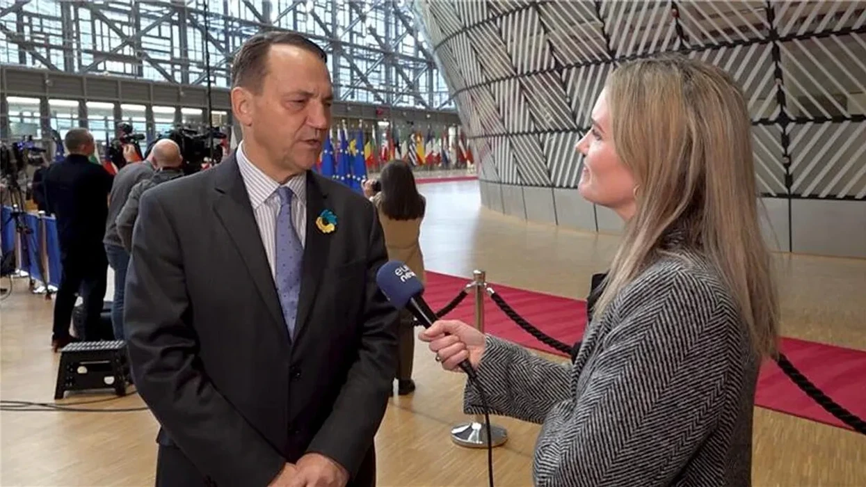 Ministri i Jashtëm i Polonisë kritikon veton e Hungarisë ndaj Ukrainës si 'përshkallëzim' që 'favorizon Putinin'