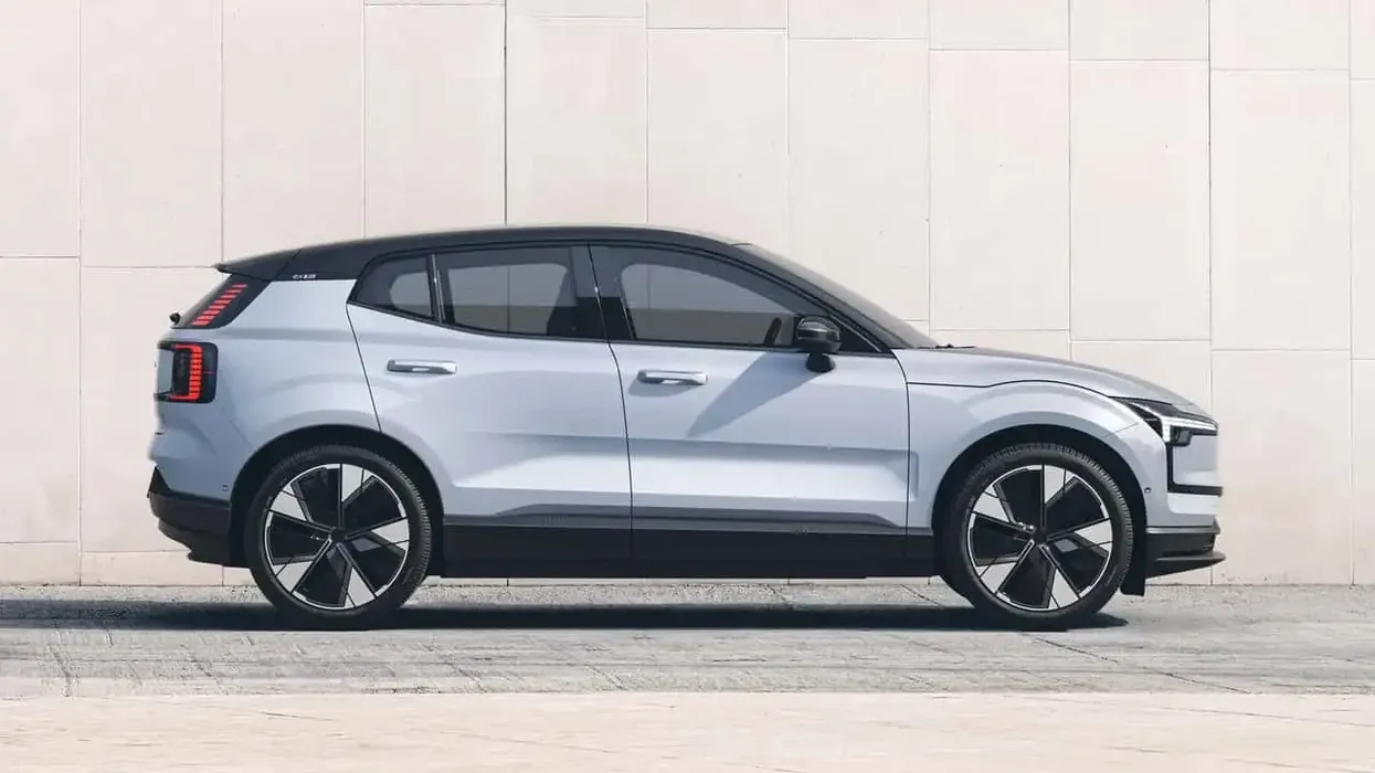 Volvo tërheq përkohësisht nga rrugët 40,000 automjete elektrike për shkak të rrezikut nga zjarri Volvo tërheq përkohësisht nga rrugët 40,000 automjete elektrike për shkak të rrezikut nga zjarri