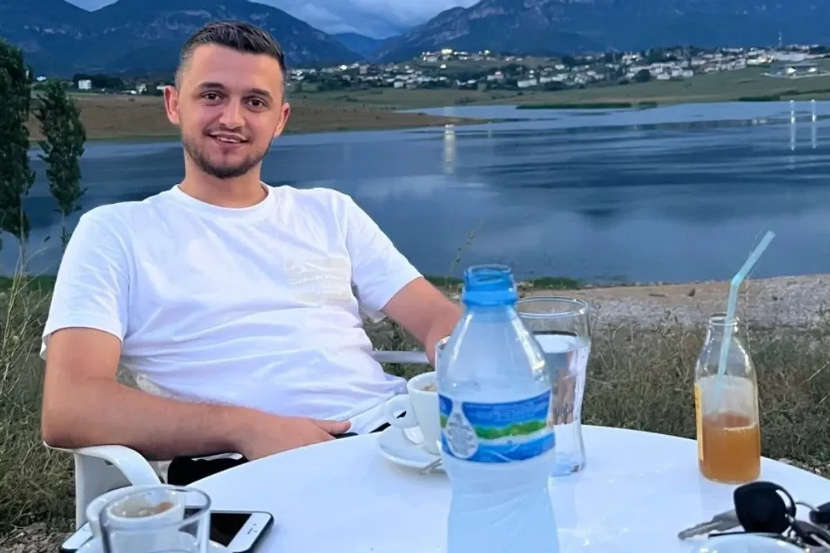 “Kishte thuajse një vit në detyrë”, dalin detaje të reja për policin që u kap me 1 milion euro në Merdar “Kishte thuajse një vit në detyrë”, dalin detaje të reja për policin që u kap me 1 milion euro në Merdar