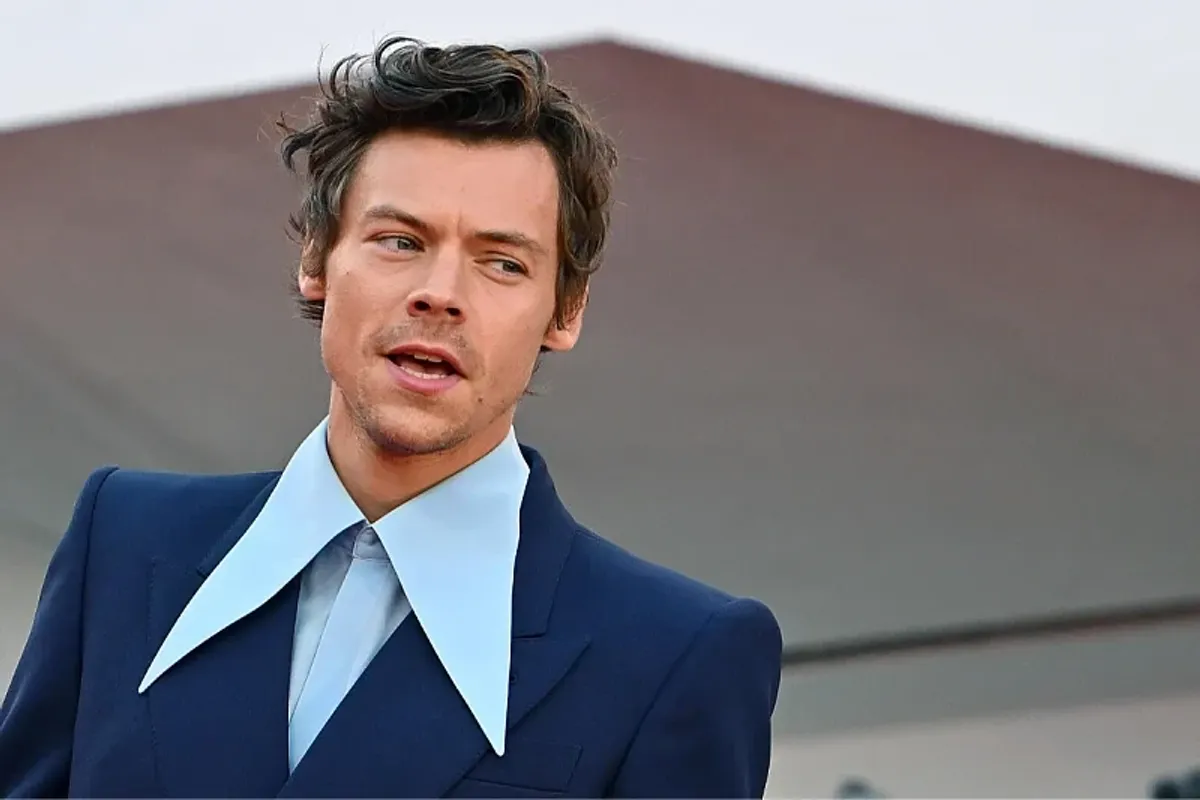 Harry Styles pranon se qeshi në funeralin e gjyshes së tij: U ndjeva shumë i papërshtatshëm Harry Styles pranon se qeshi në funeralin e gjyshes së tij: U ndjeva shumë i papërshtatshëm