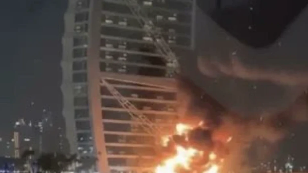 Burj Al Arab goditet nga droni iranian, pamje