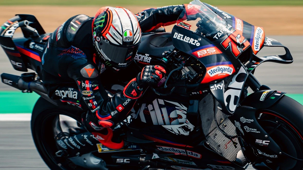 Aprilia dominon garën e parë të MotoGp në Tajlandë