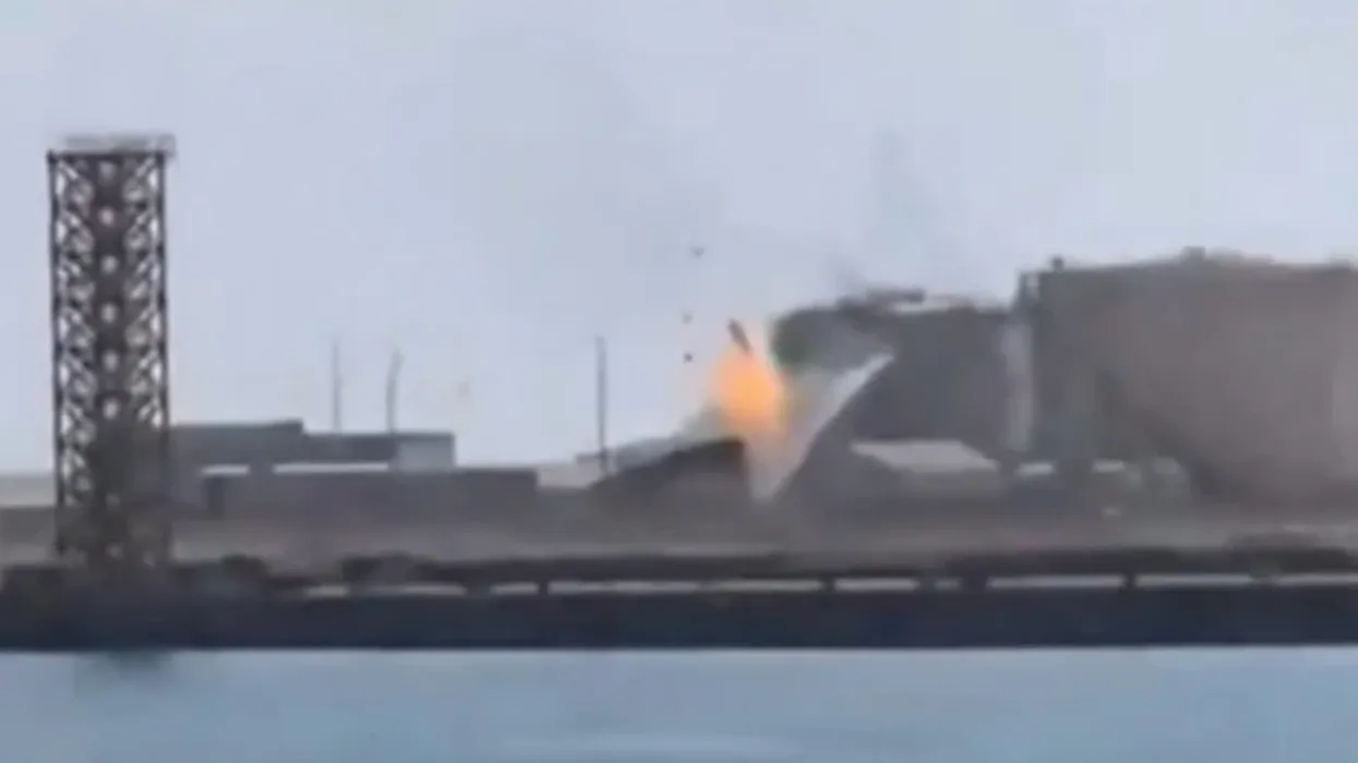 Droni iranian godet portin e Omanit, publikohen pamjet e shpërthimit Droni iranian godet portin e Omanit, publikohen pamjet e shpërthimit