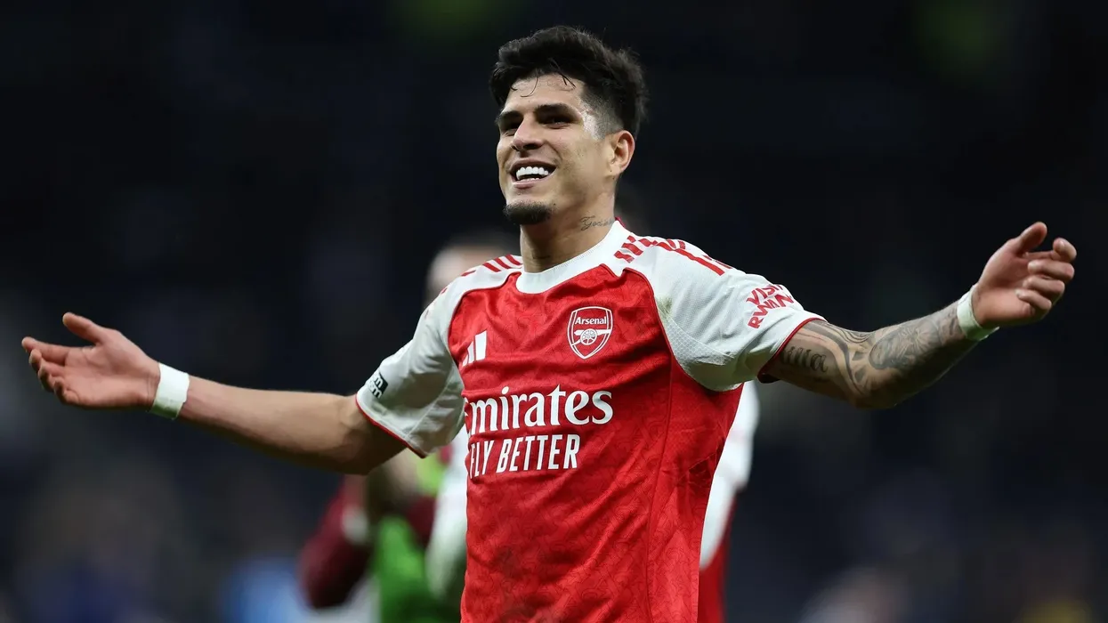 Udhëtimi i Piero Hincapie nga të luajturit futboll në plazhet e Ekuadorit deri te kampioni në pritje i Ligës Premier Udhëtimi i Piero Hincapie nga të luajturit futboll në plazhet e Ekuadorit deri te kampioni në pritje i Ligës Premier