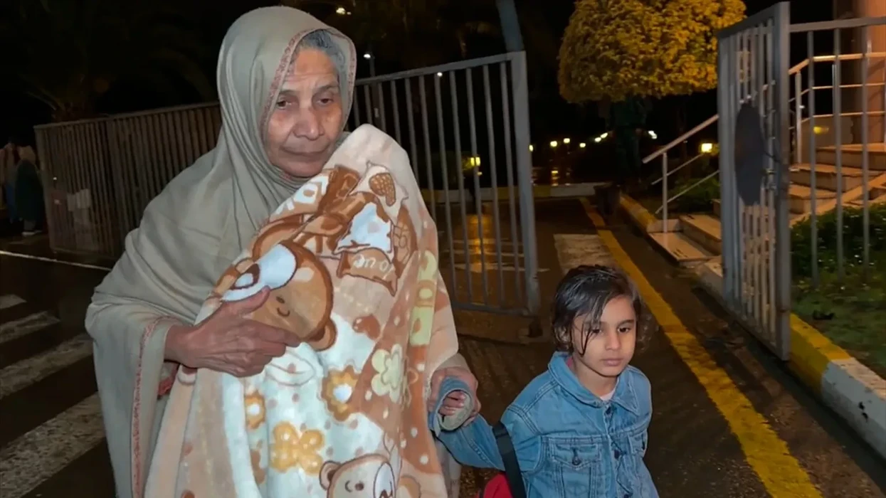 Qindra njerëz vazhdojnë të evakuohen përmes Azerbajxhanit për shkak të luftës në Iran