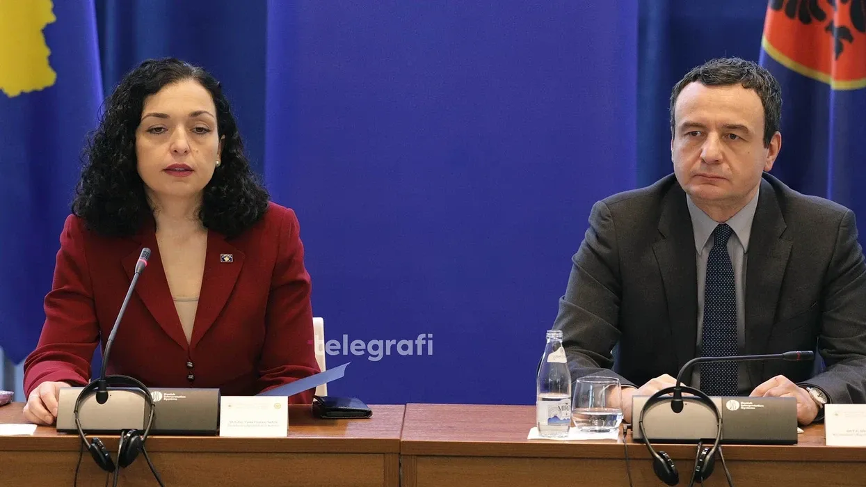 Përplasjet Presidencë–Qeveri vazhdojnë, Kabineti i Osmanit publikon videon - Murati reagon ashpër Përplasjet Presidencë–Qeveri vazhdojnë, Kabineti i Osmanit publikon videon - Murati reagon ashpër