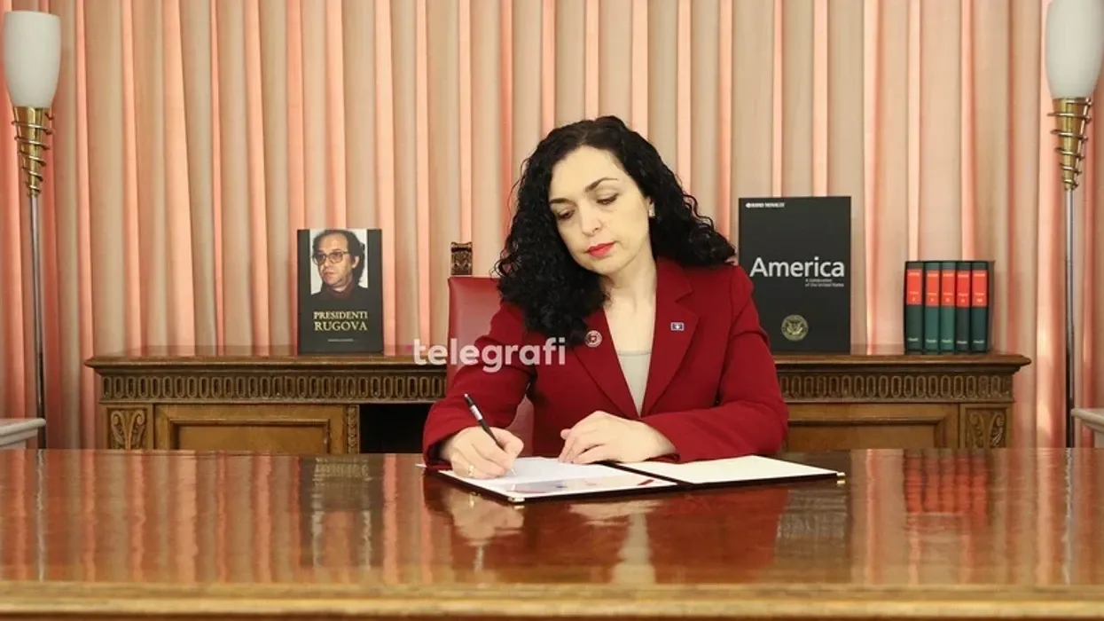 Osmani nuk e ka nënshkruar dekretin për zgjedhjet e reja, pret vendimin e Kushtetueses Osmani nuk e ka nënshkruar dekretin për zgjedhjet e reja, pret vendimin e Kushtetueses