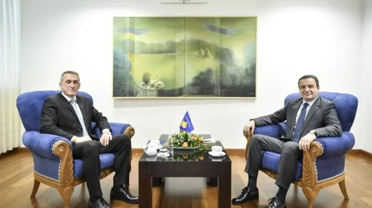 Rashiq për 24 hektarët e Manastirit të Deçanit: Kurti më tha se po e bën për shkakun tim Rashiq për 24 hektarët e Manastirit të Deçanit: Kurti më tha se po e bën për shkakun tim
