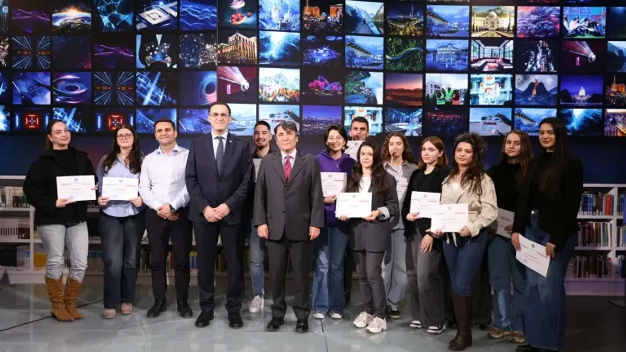 Në UBT inaugurohet “Italian Corner” dhe Qendra e Certifikimeve CELI, me përkrahjen e Ambasadës së Italisë në Kosovë Në UBT inaugurohet “Italian Corner” dhe Qendra e Certifikimeve CELI, me përkrahjen e Ambasadës së Italisë në Kosovë
