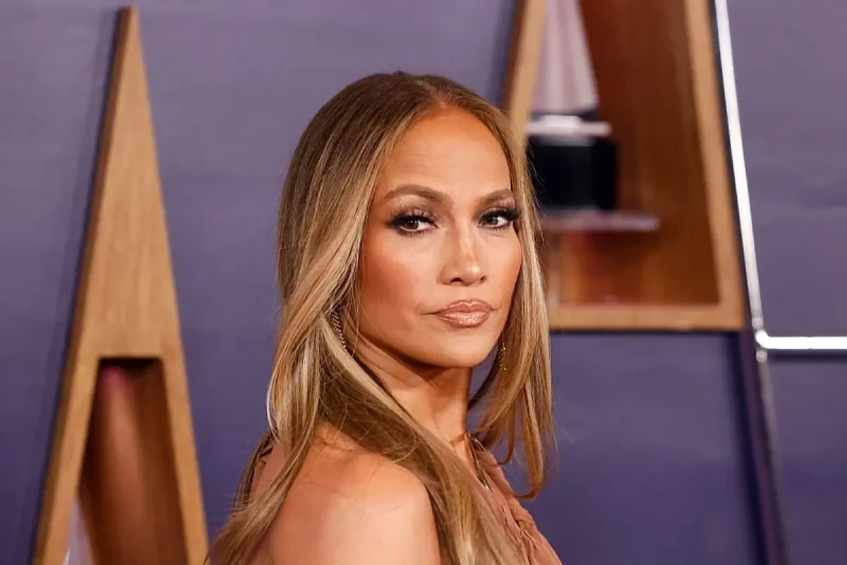 Jennifer Lopez për divorcin nga Ben Affleck: Nuk mund të fajësoja askënd, doja ta kuptoja veten Jennifer Lopez për divorcin nga Ben Affleck: Nuk mund të fajësoja askënd, doja ta kuptoja veten