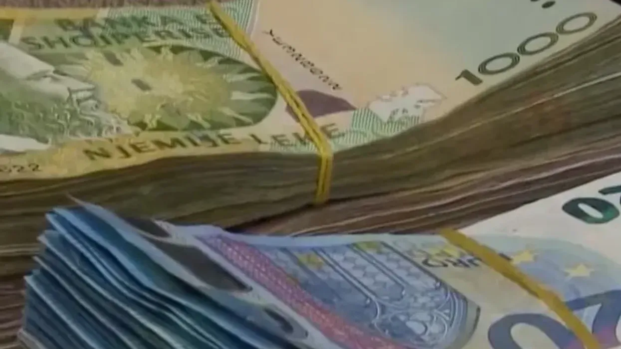 Shifrat e INSTAT, paga mesatare në Shqipëri shkon në 870 euro Shifrat e INSTAT, paga mesatare në Shqipëri shkon në 870 euro