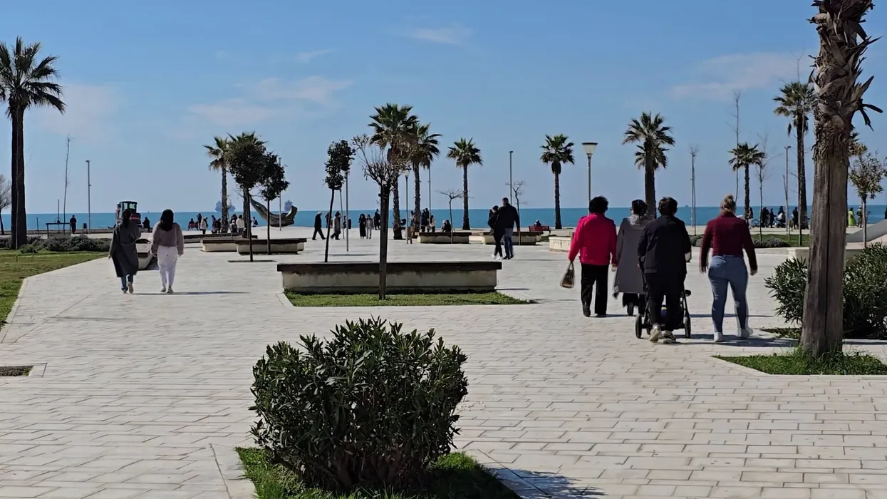 Turistë pranverorë në Durrës, temperaturat e buta dhe çmimet e lira tërheqin të huajt jashtë sezonit Turistë pranverorë në Durrës, temperaturat e buta dhe çmimet e lira tërheqin të huajt jashtë sezonit