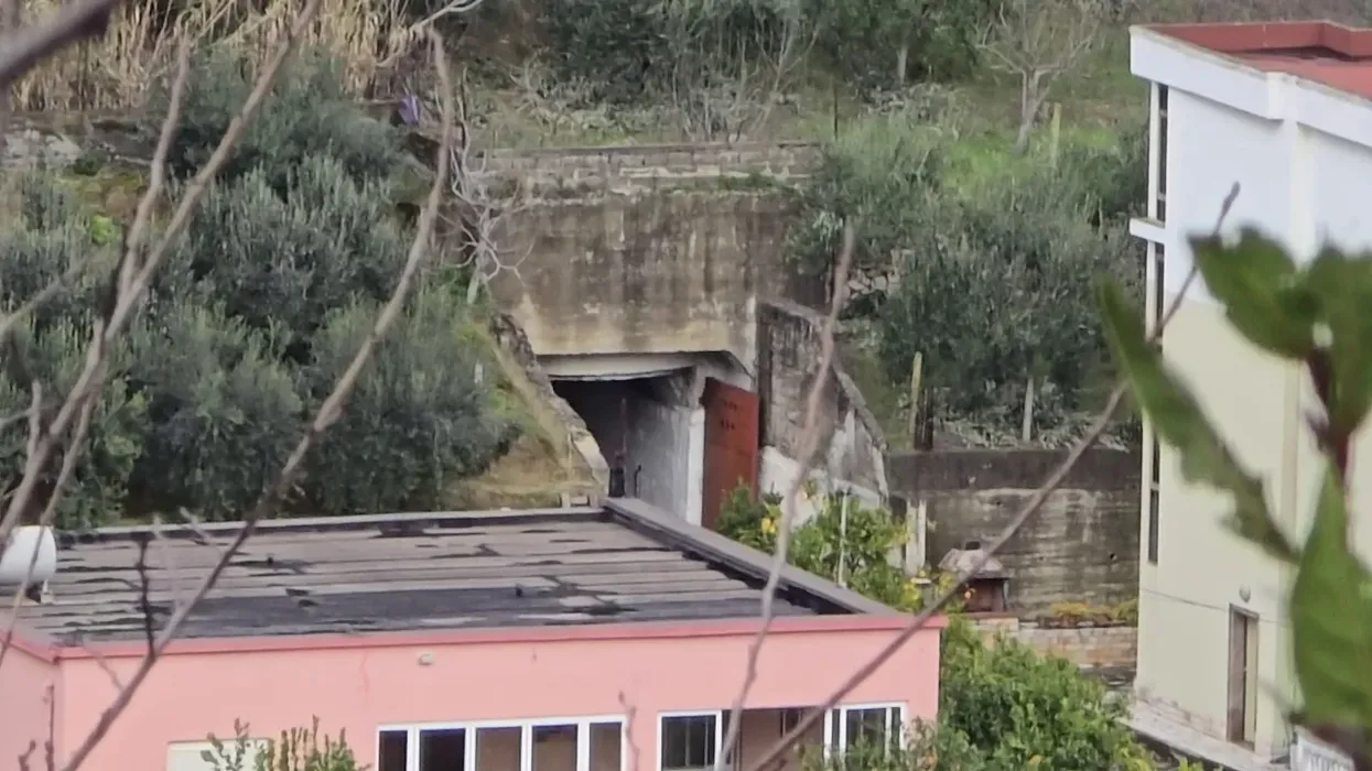 “Qyteti” nën tokë i Durrësit, infrastruktura sekrete që nuk u shfrytëzua kurrë për mbrojtjen civile “Qyteti” nën tokë i Durrësit, infrastruktura sekrete që nuk u shfrytëzua kurrë për mbrojtjen civile