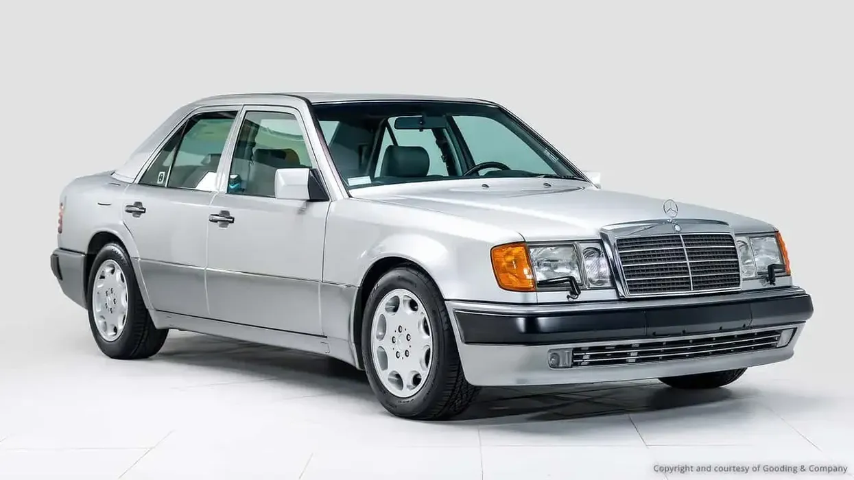 Mercedesi legjendar shitet për një çmim rekord Mercedesi legjendar shitet për një çmim rekord