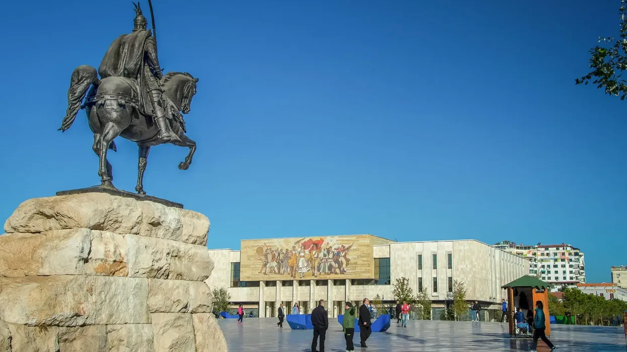 Gratë në Shqipëri jetojnë 4 vite më shumë se burrat Gratë në Shqipëri jetojnë 4 vite më shumë se burrat