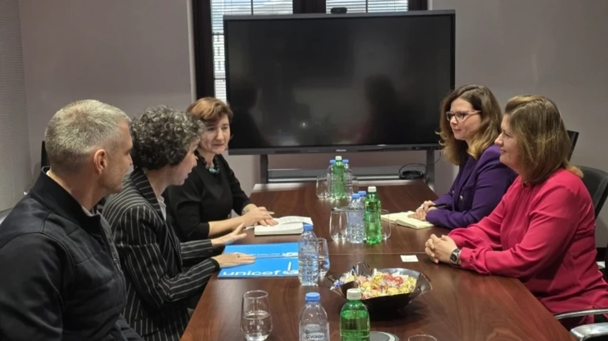 Bozhinovska-Miller: UNICEF së bashku me Ministrinë e Energjetikës do të përfshijnë studentët në mësim praktik në aktivitetet e tranzicionit energjetik