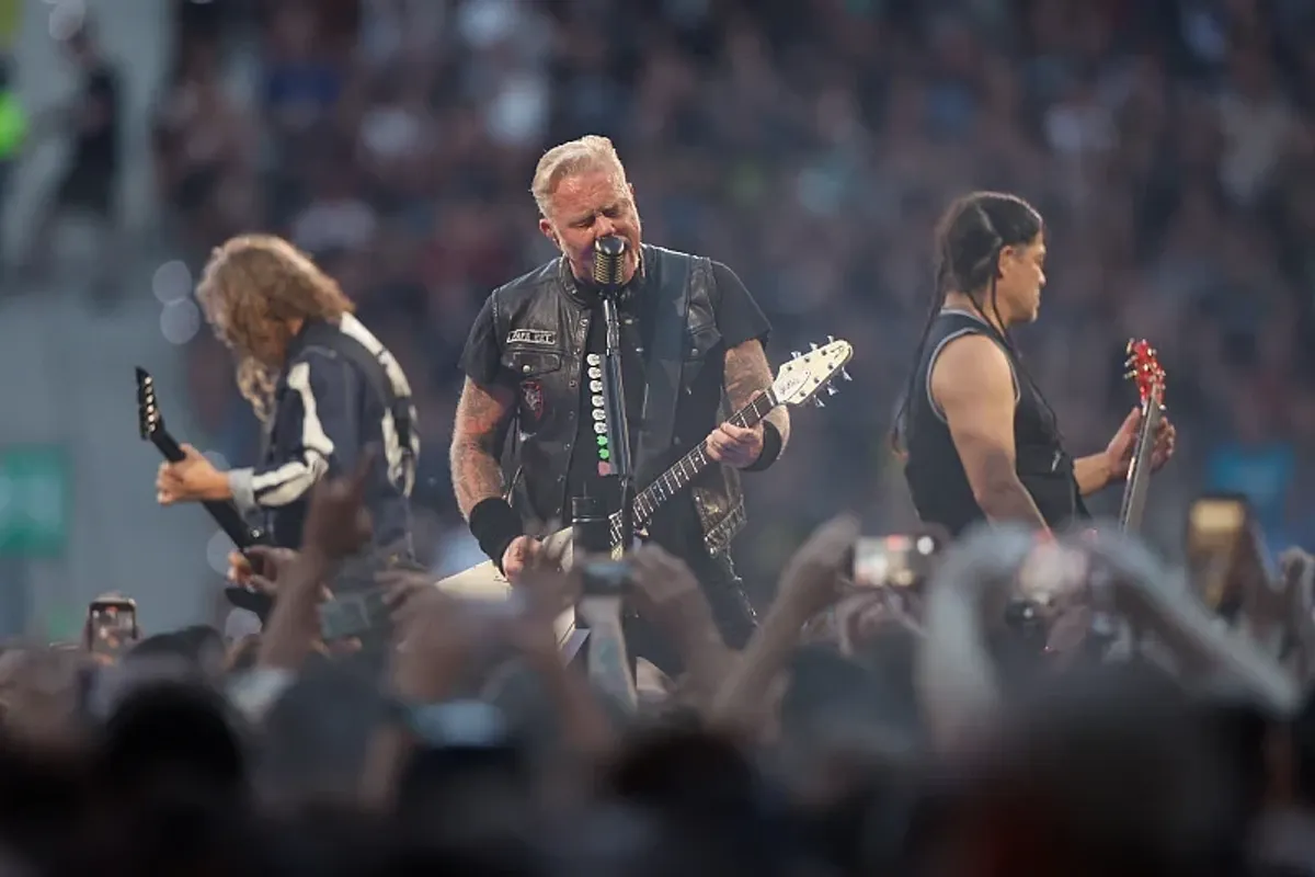 Kryqi i Kuq Amerikan dhe Metallica mbledhin gati 40,000 dhurime gjaku në të gjithë botën Kryqi i Kuq Amerikan dhe Metallica mbledhin gati 40,000 dhurime gjaku në të gjithë botën