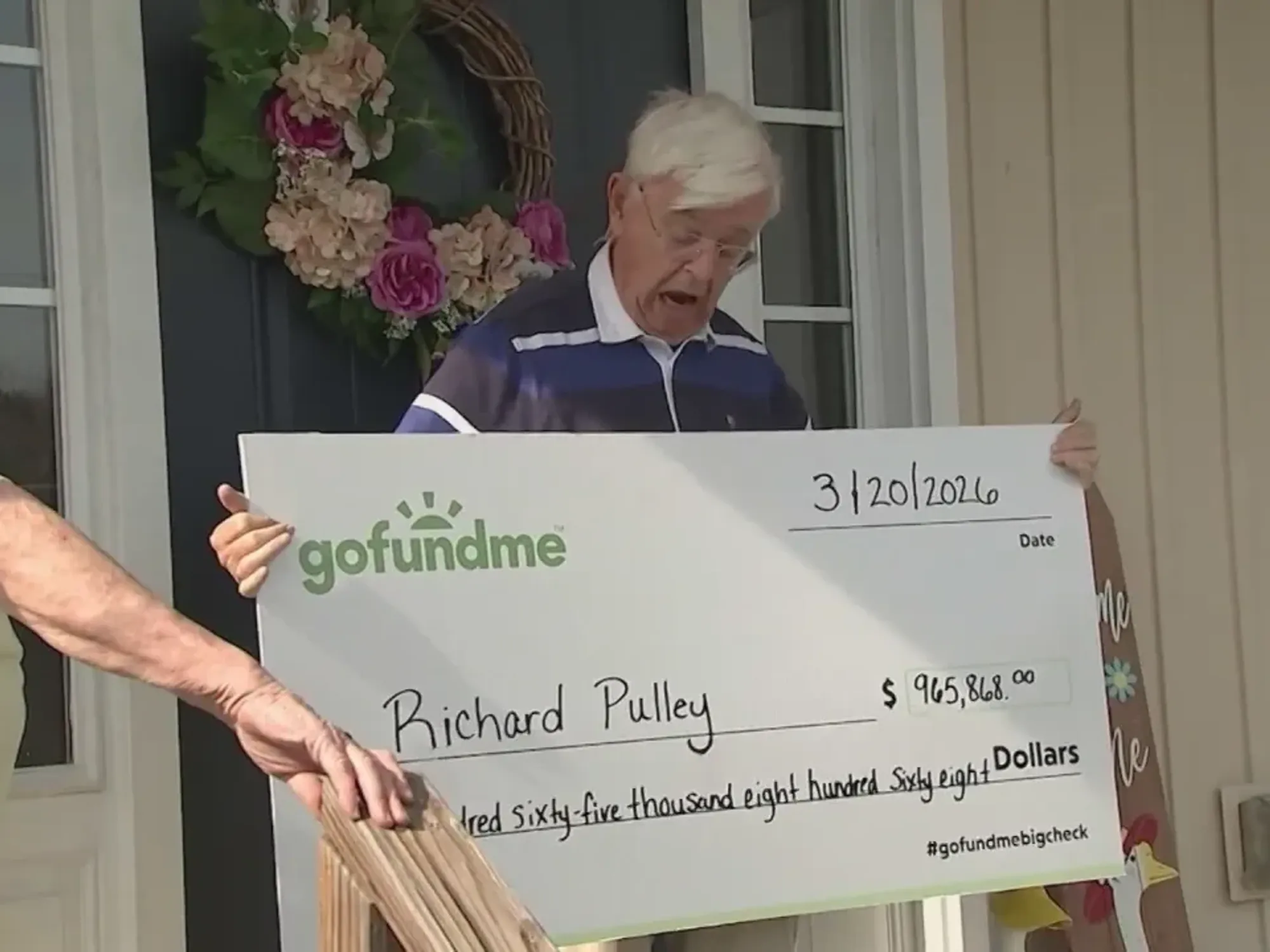Pas publikimit të një videoje që u bë virale, gati një milion dollarë u mblodhën për shoferin 78-vjeçar të DoorDash në Tennessee Pas publikimit të një videoje që u bë virale, gati një milion dollarë u mblodhën për shoferin 78-vjeçar të DoorDash në Tennessee