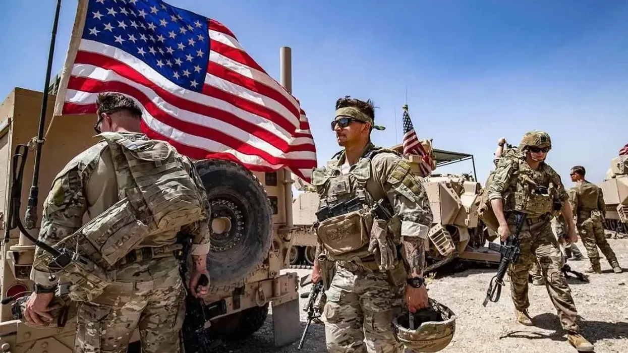 Mijëra marinsa dhe ushtarë amerikanë mbërrijnë në Lindjen e Mesme Mijëra marinsa dhe ushtarë amerikanë mbërrijnë në Lindjen e Mesme