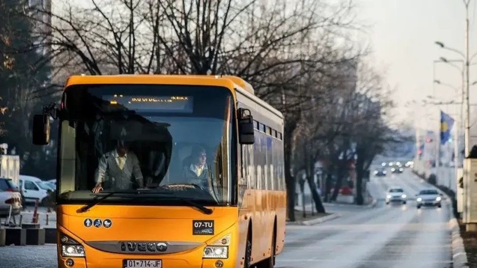 Shtohen linjat e autobusëve Aeroport – Prishtinë për shkak të ndeshjes Kosovë – Turqi