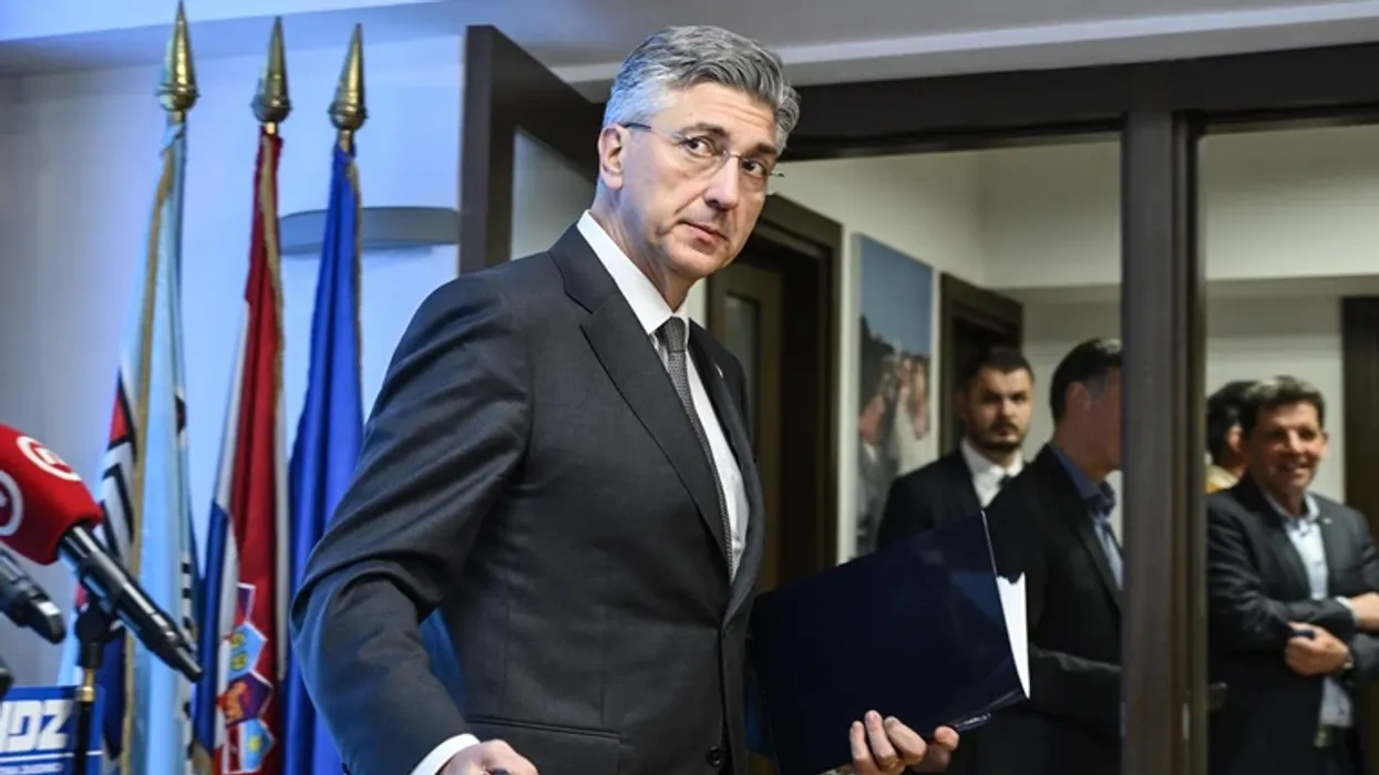 Plenkoviq për deklaratat e presidentit serb: Pse po më pyetni për atë që tha Vuçiq, nuk më intereson - nuk kam kohë për këtë Plenkoviq për deklaratat e presidentit serb: Pse po më pyetni për atë që tha Vuçiq, nuk më intereson - nuk kam kohë për këtë