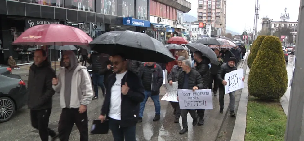 Qytetarët e Tetovës që kanë punuar jashtë vendit, protestuan kundër vendimit të DAP-it për tatimin personal