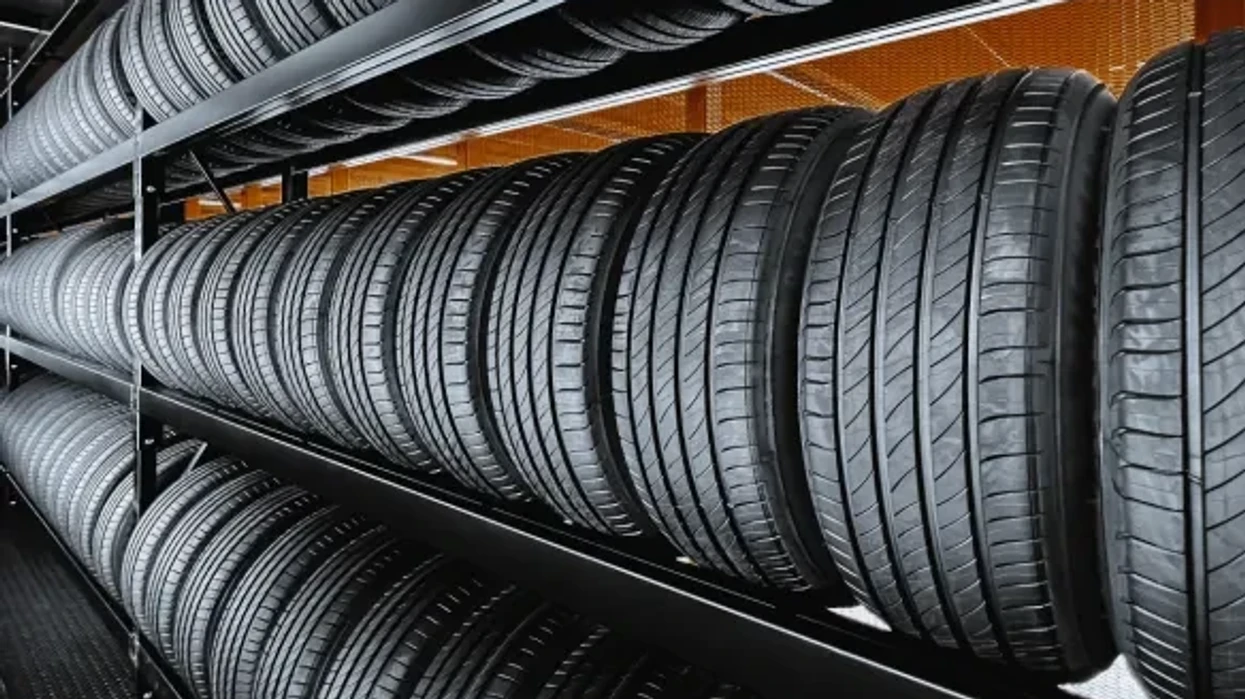 A e dini pse gomat e veturave janë të zeza?