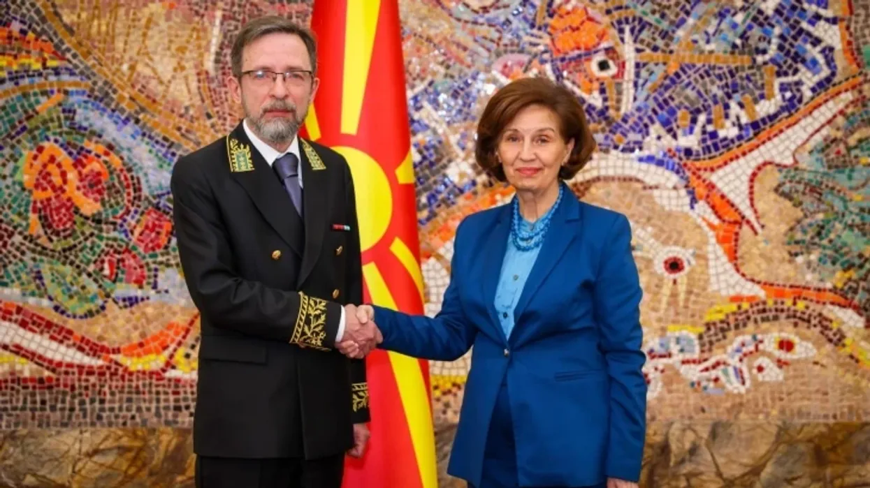 Siljanovska-Davkova-Zikov: Uroj që festa e pashkëve të shënojë fundin e luftërave Siljanovska-Davkova-Zikov: Uroj që festa e pashkëve të shënojë fundin e luftërave
