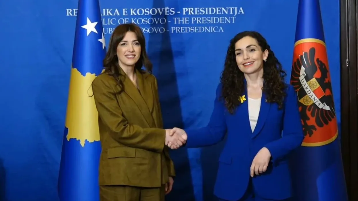 Albulena Haxhiu zyrtarisht ushtruese detyre e presidentes Albulena Haxhiu zyrtarisht ushtruese detyre e presidentes