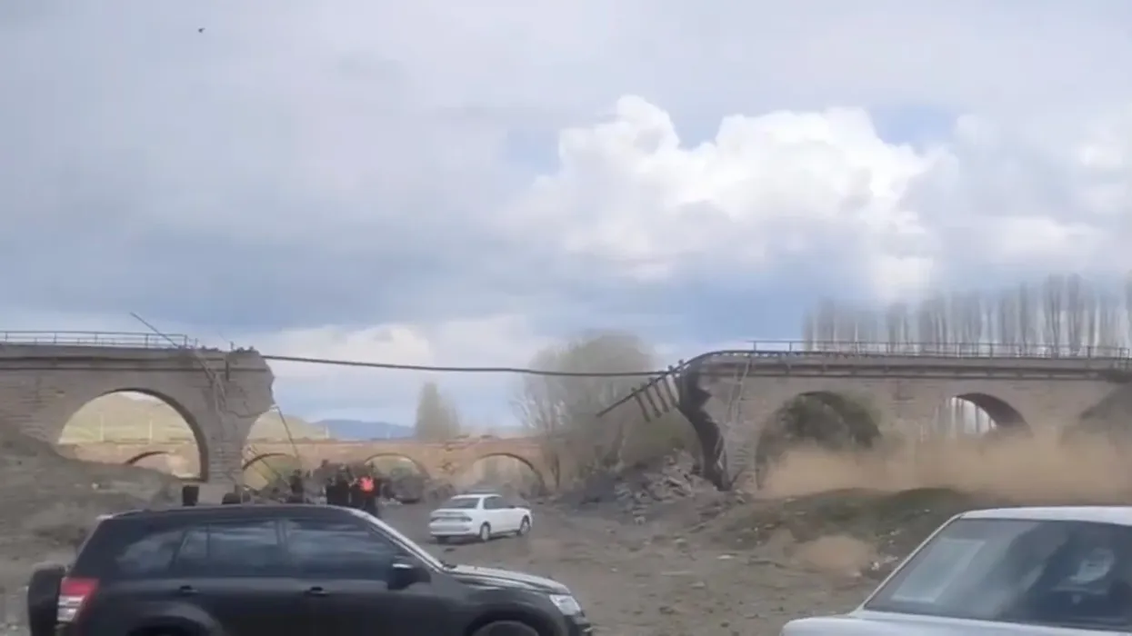 Izraeli godet ura dhe rrugë në Iran, synon transportin ushtarak Izraeli godet ura dhe rrugë në Iran, synon transportin ushtarak