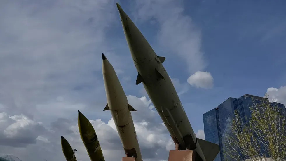 Sulmet iraniane vazhdojnë në Gjirin Persik, duke ngritur pikëpyetje në lidhje me armëpushimin