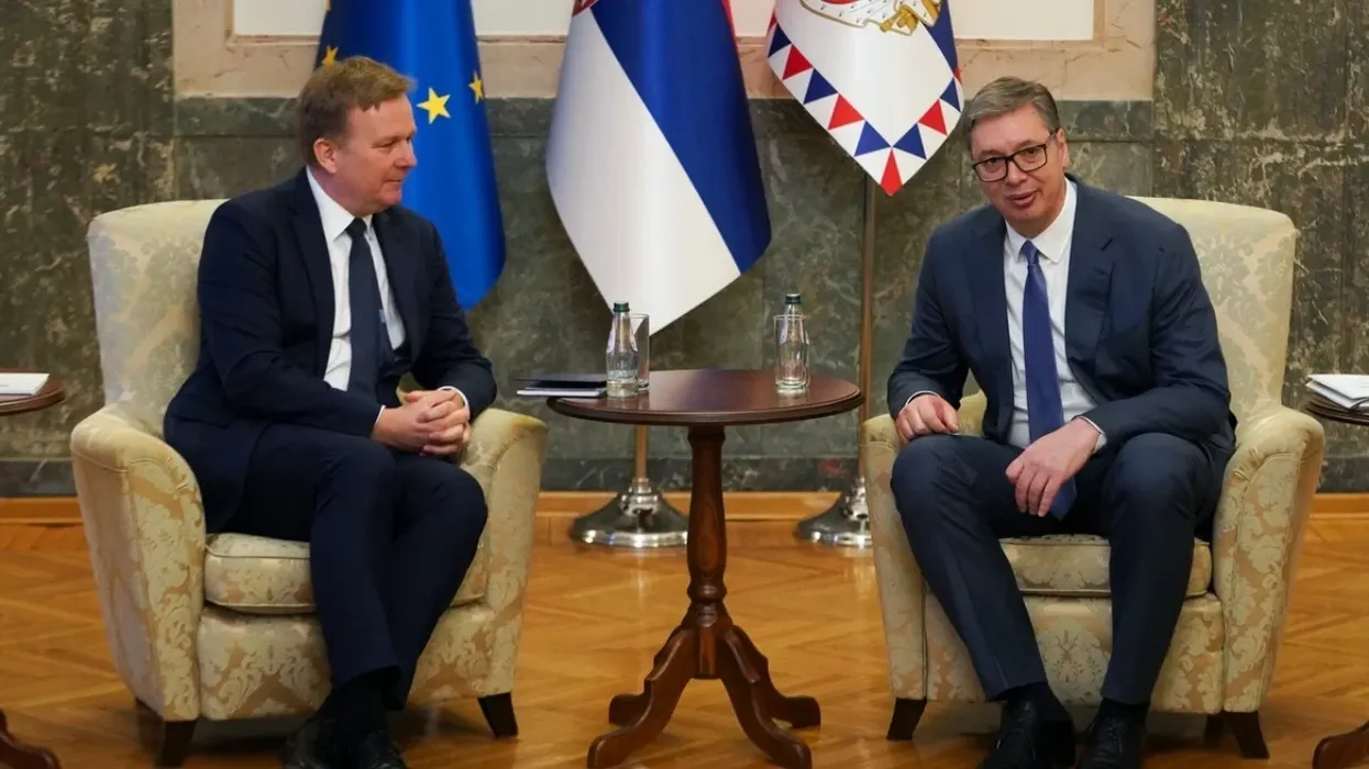Vuçiq përsërit dialogun si rrugën e vetme me Kosovën mes retorikës së vazhdueshme kontroverse Vuçiq përsërit dialogun si rrugën e vetme me Kosovën mes retorikës së vazhdueshme kontroverse