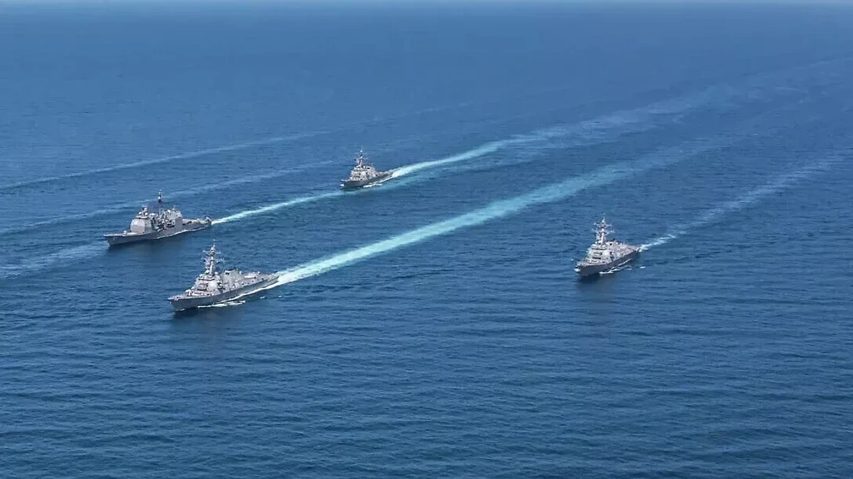 Trump thotë se dy luftanije amerikane kaluan nëpër Ngushticën e Hormuzit pa hakmarrje