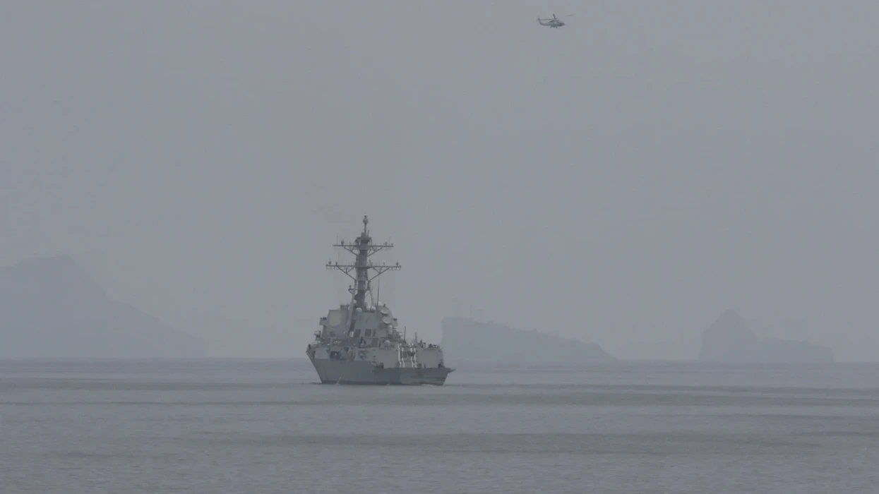 Garda Revolucionare e Iranit lëshon një paralajmërim të ashpër për anijet ushtarake që i afrohen Ngushticës së Hormuzit