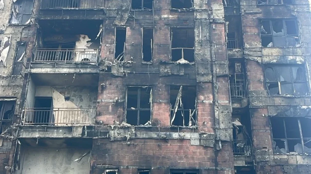 Zjarri te pallati në Tiranë, arrestohen katër persona